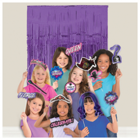 Picture of DISNEY DESCENDANTS 3 - SCENE SETTER WITH PROPS