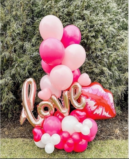 Picture of 1 MARQUEE - ANY 2 SUPERSHAPE ARRANGEMENT - VALENTINE
