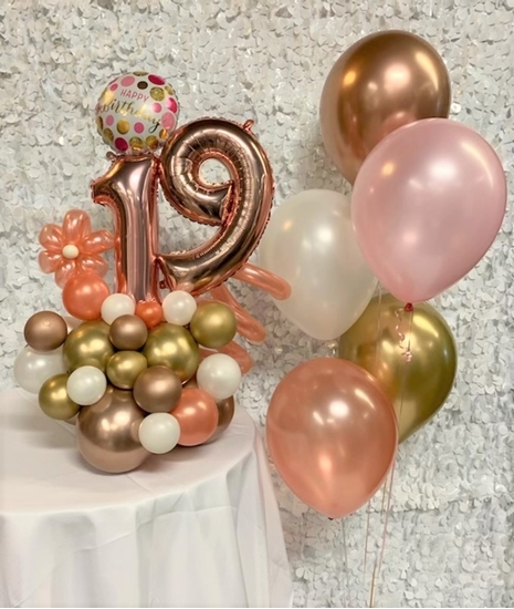 Image sur 1 JUNIOR MARQUEE - 2 FOIL 16" NUMBERS - LOTS OF 5" LATEX - ON LATEX 11" BASE WITH HELIUM BOUQUET COMBO