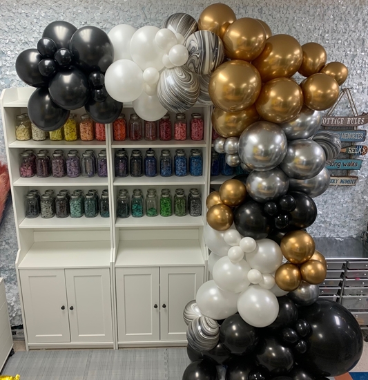 Image sur GARLANDS - BASIC with 5" clusters added and (3) 20" balloons  - 12'