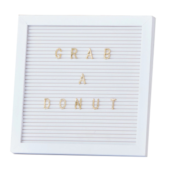 Image sur DECOR - White Peg Board w Gold letters